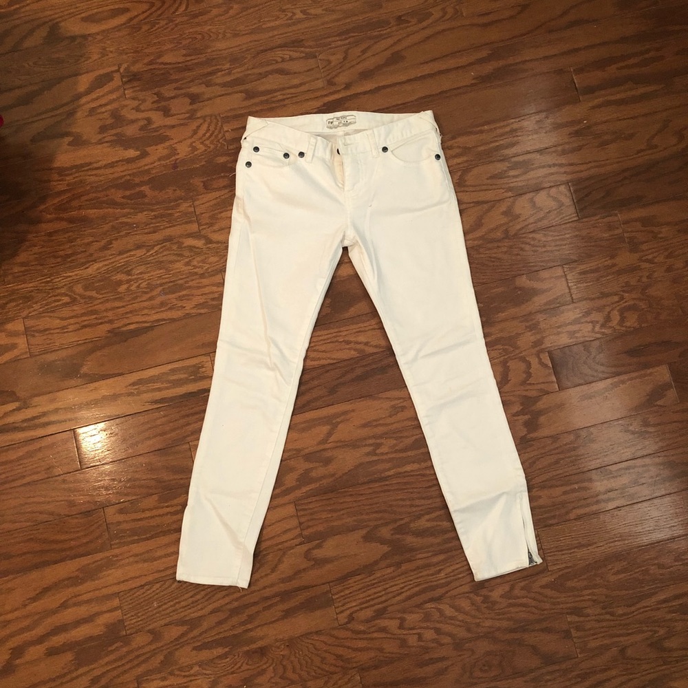 Free people white skinnies with zippers